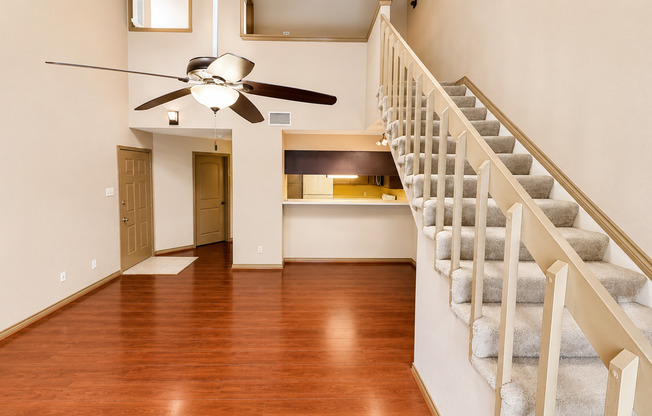 BEAUTIFUL 2 BR CONDO IN DESIRED GATED COMMUNITY - NORTH EAST SAN ANTONIO - CENTRALLY LOCATED