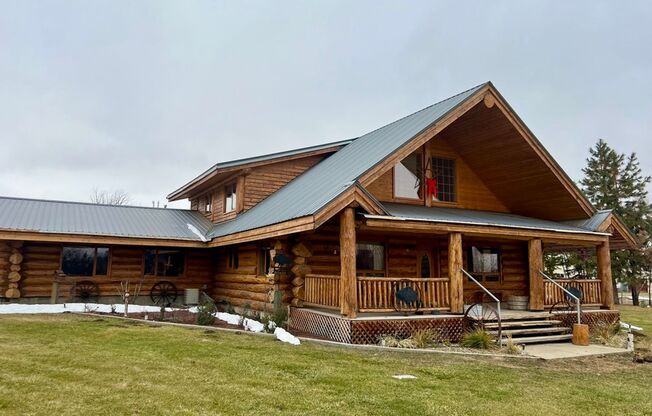 Enchanting Log Home for Lease