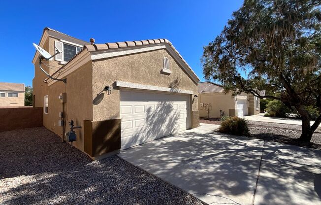 Beautiful 4 Bedroom Home Available Near Ladera Dr NW & Arroyo Vista Blvd NW!