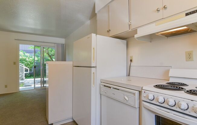 2 beds, 1 bath, $1,550, Unit 4