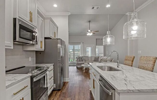 Elegant Furnished Townhouse in StoneLake Village – Stylish 3BR/2BA with Garage & Patio