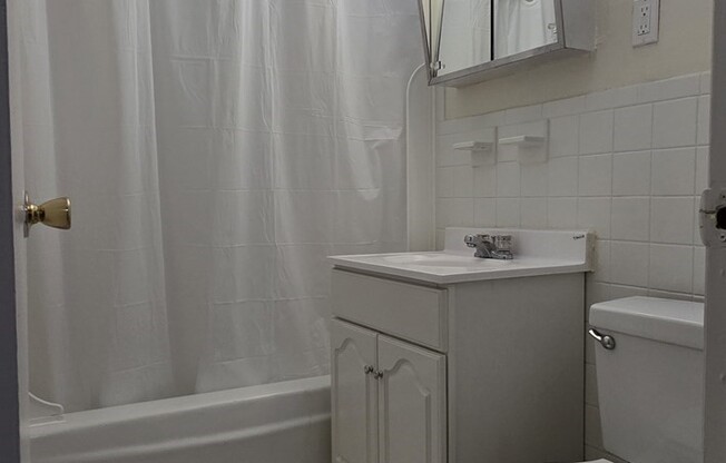 1 bed, 1 bath, 720 sqft, $2,300, Unit 3B