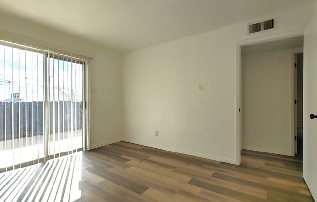 2 beds, 1 bath, 800 sqft, $950, Unit Unit 5