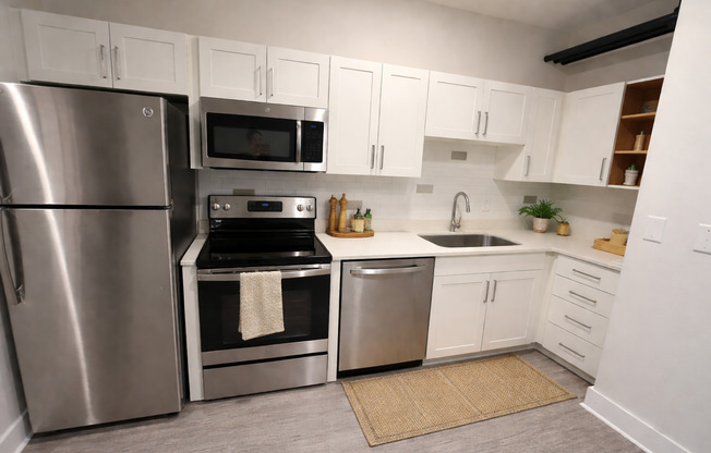 3 beds, 2 baths, 950 sqft, $2,600, Unit 112