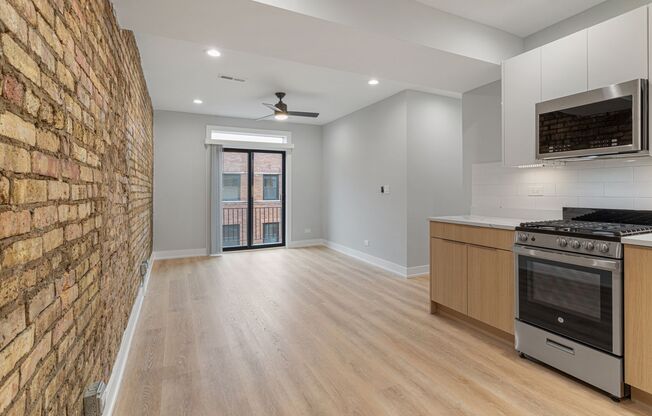 3 beds, 1 bath, 670 sqft, $2,200, Unit 1556-1L
