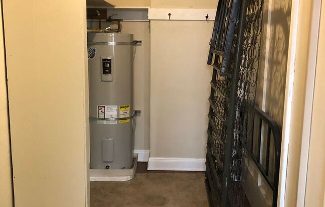 Studio, 1 bath, 465 sqft, $950, Unit 406