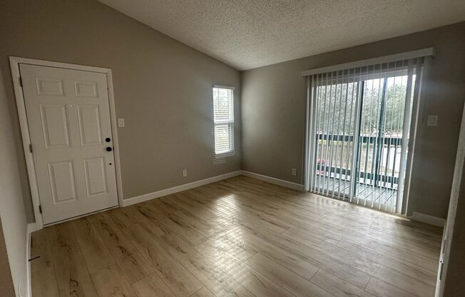 ** Move in Special $500 off your first months rent** NEWLY renovated 2 bedroom/1 bath condo in Casselberry!!