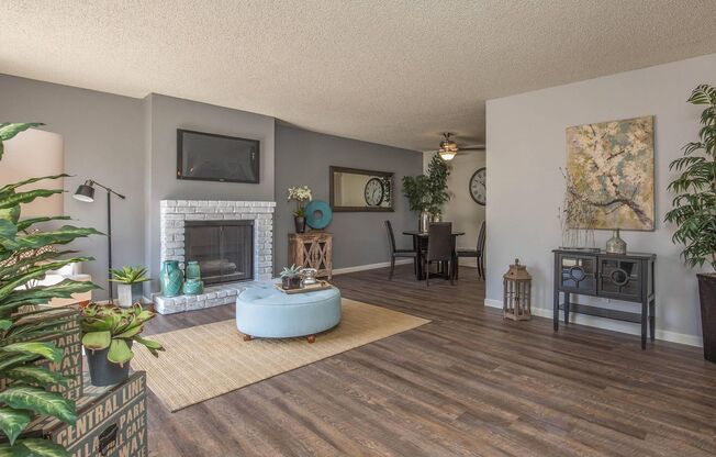 2 beds, 1 bath, 900 sqft, $1,610, Unit 17-056