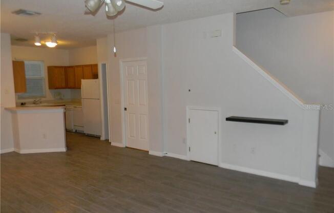 2122 GOLDEN OAK LN