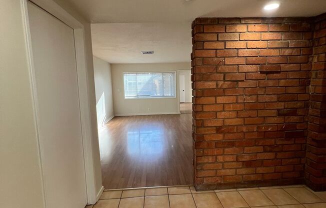 Large 2 Story: 5 Bedroom 5 Bath Pool Home With Family Room,