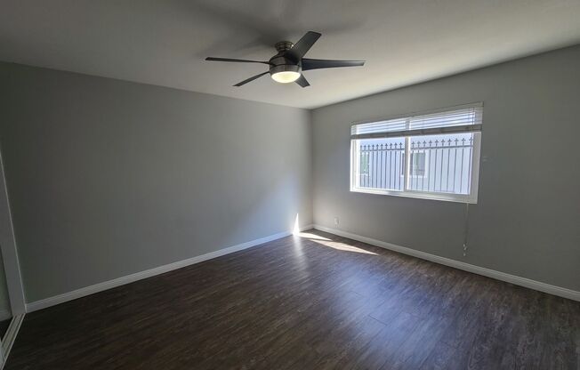2 beds, 1 bath, 950 sqft, $3,135, Unit 4720-16