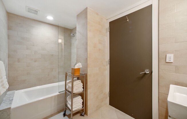 1 bed, 1 bath, 740 sqft, $13,500, Unit 1211