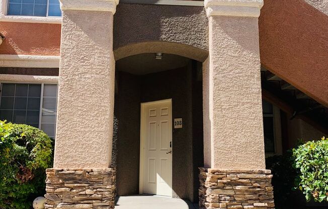 3 bed, 2 bath, 2 car garage townhouse for rent