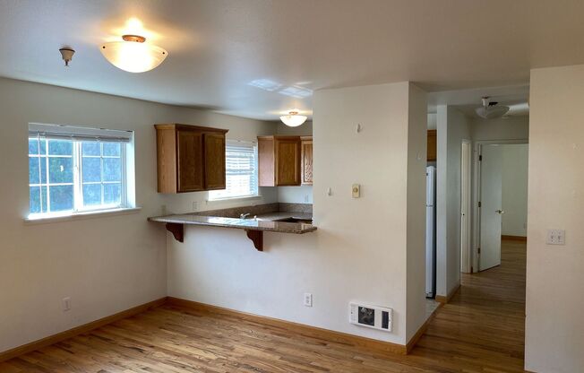 2 beds, 1 bath, 871 sqft, $1,625, Unit #7