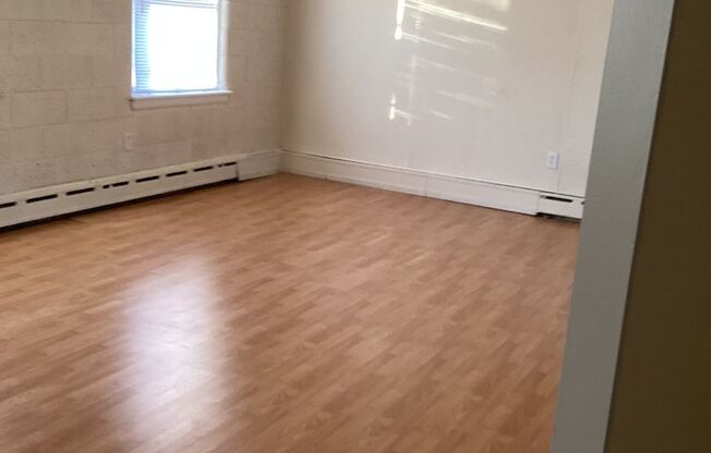 Studio, 1 bath, $895, Unit B22