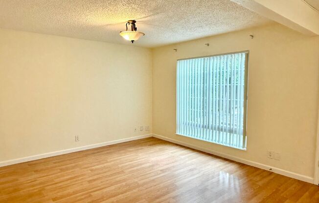 $3,490 / Stunning 4BR/3BA Family Home in Union City