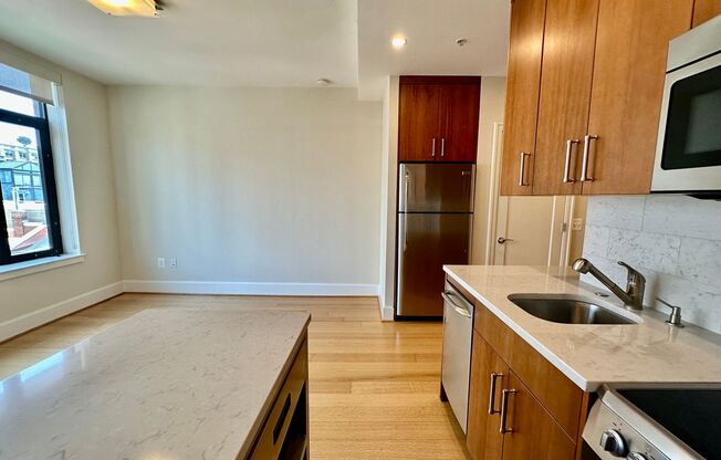 Studio, 1 bath, $2,275, Unit 324