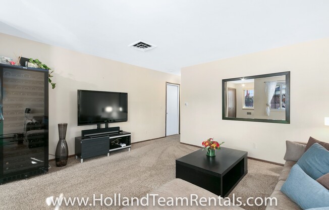 2 beds, 1 bath, $2,650