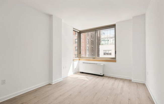 1 bed, 1 bath, $5,200, Unit 14E