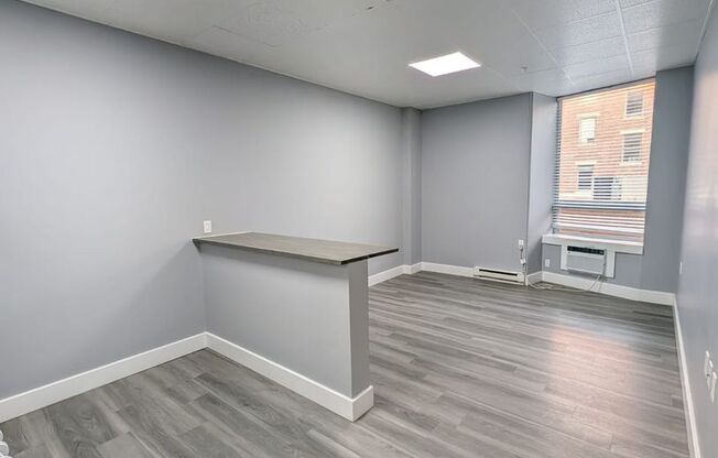 1 bed, 1 bath, 450 sqft, $850, Unit 304