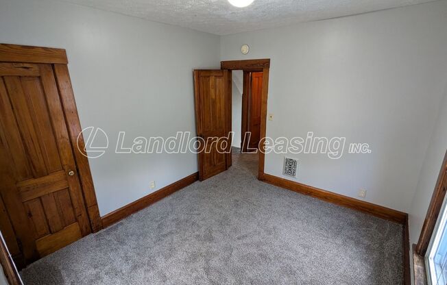 3 beds, 1 bath, $1,095