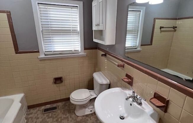 2 beds, 1 bath, $1,095