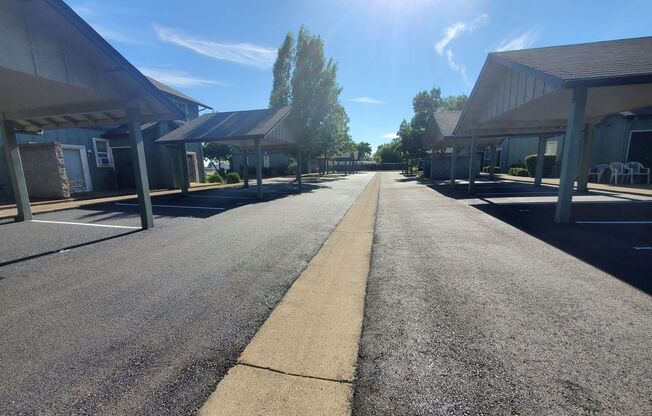 2 beds, 1.5 baths, 896 sqft, $1,595, Unit 720 LaSalle Street #4