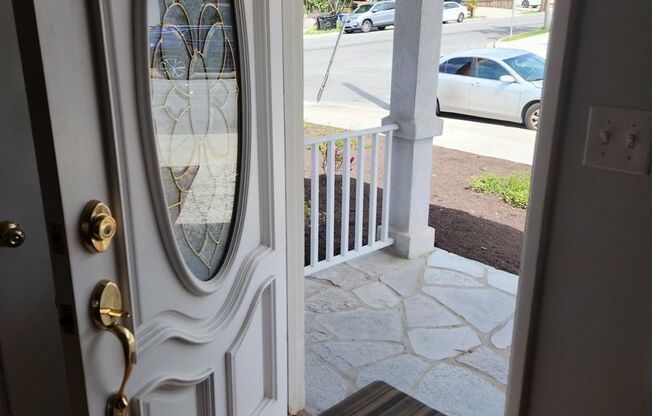College Area Retreat, 3bd 2bath 1850Sqft, large outdoor lifestyle Patio and Deck!