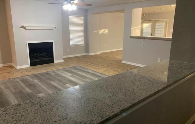 21023 RIVERSIDE RDG LN