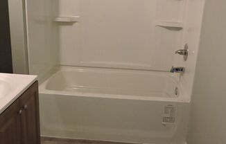 3 beds, 1 bath, $900