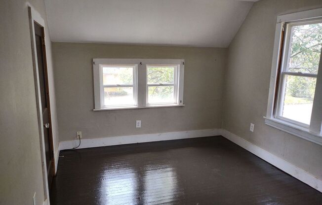 2 beds, 1.5 baths, $995