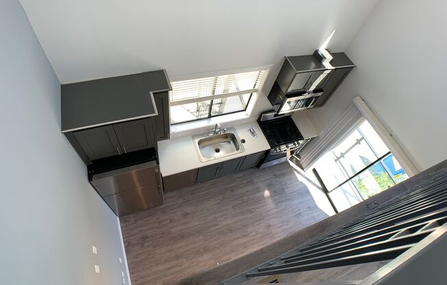 (6115) 14645 Vanowen St.