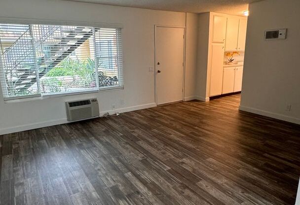 2 beds, 1 bath, 704 sqft, $1,995, Unit 202