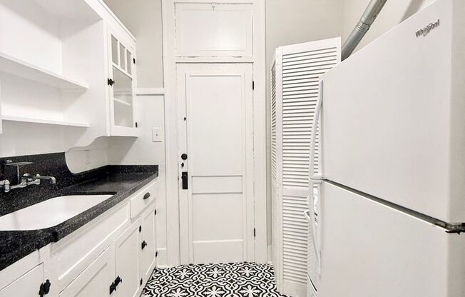 1 bed, 1 bath, $1,095, Unit B2611