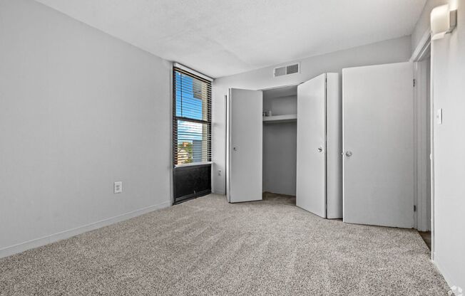 2 beds, 1 bath, 872 sqft, $1,235, Unit N-5E