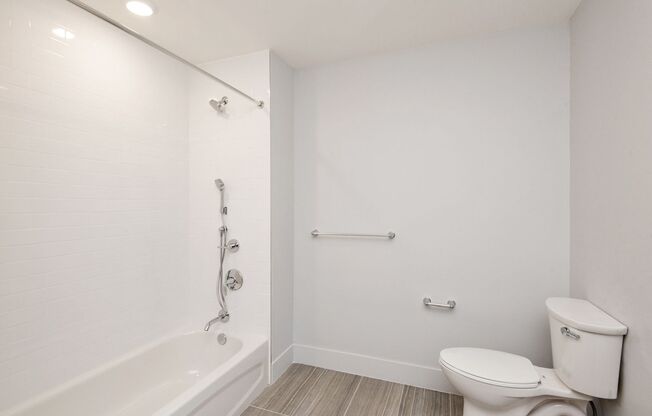 2 beds, 2 baths, 1,003 sqft, $2,950, Unit 413