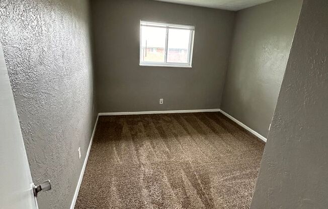 2 beds, 1 bath, 750 sqft, $1,170, Unit B12 1045 17