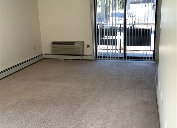1 bed, 2 baths, 1,300 sqft, $1,850, Unit 402