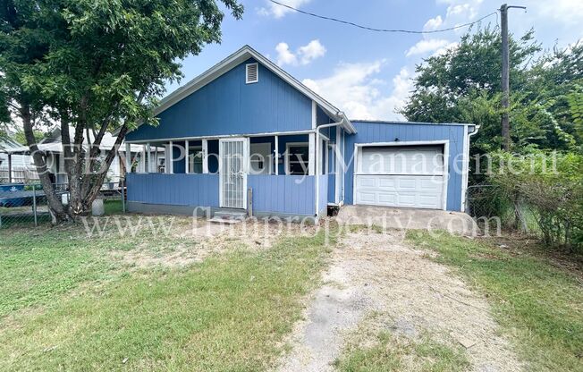 813 E. 2nd St - Spacious 2 Bedroom, 2 Bathroom Home in Corsicana, TX!