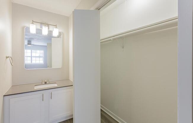 A bathroom with a sink and mirror.