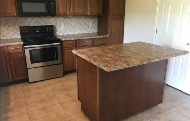 Spacious 3Bed/2Bath in Garland!