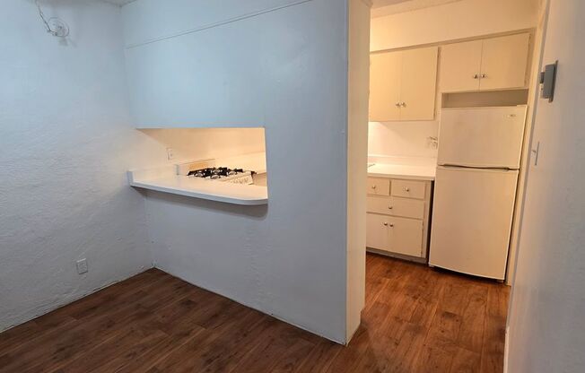 1 bed, 1 bath, 575 sqft, $949, Unit 43