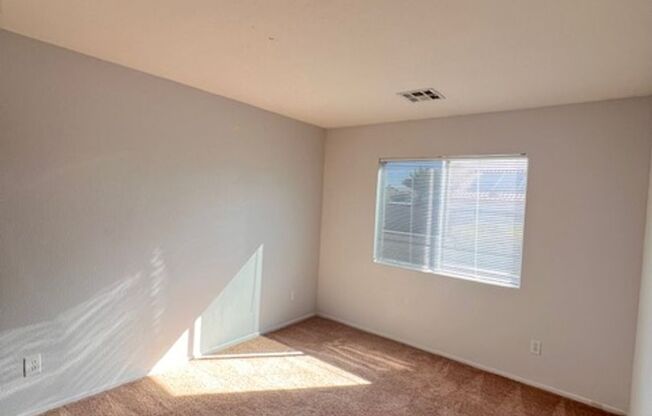 3bed/2bath single story house with spacious backyard