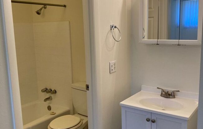 1 bed, 1 bath, 500 sqft, $999, Unit 7