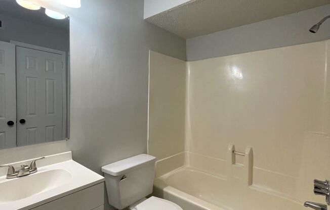 2 beds, 2 baths, $1,025, Unit APARTMENT A