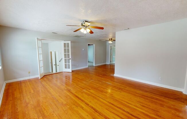 4 beds, 2.5 baths, $2,100