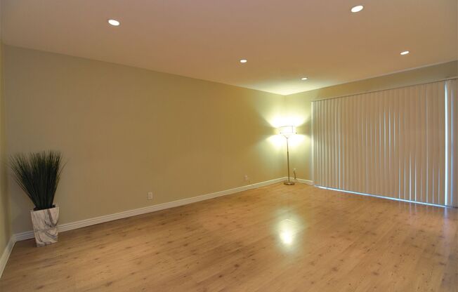 1 bed, 1 bath, $2,000, Unit C24