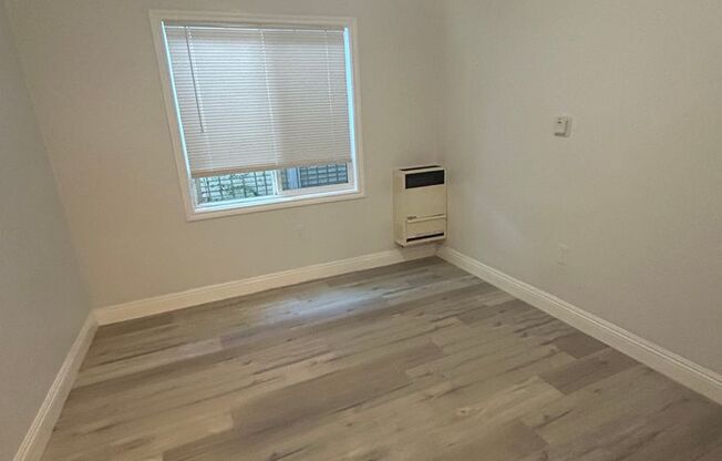 3 beds, 1 bath, $3,200, Unit 442 - A