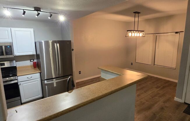 3 beds, 2 baths, $1,699, Unit # 1084