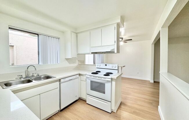 2 beds, 1 bath, 900 sqft, $2,450, Unit 71